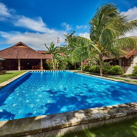 Cocotinos Manado Hotel Exterior photo