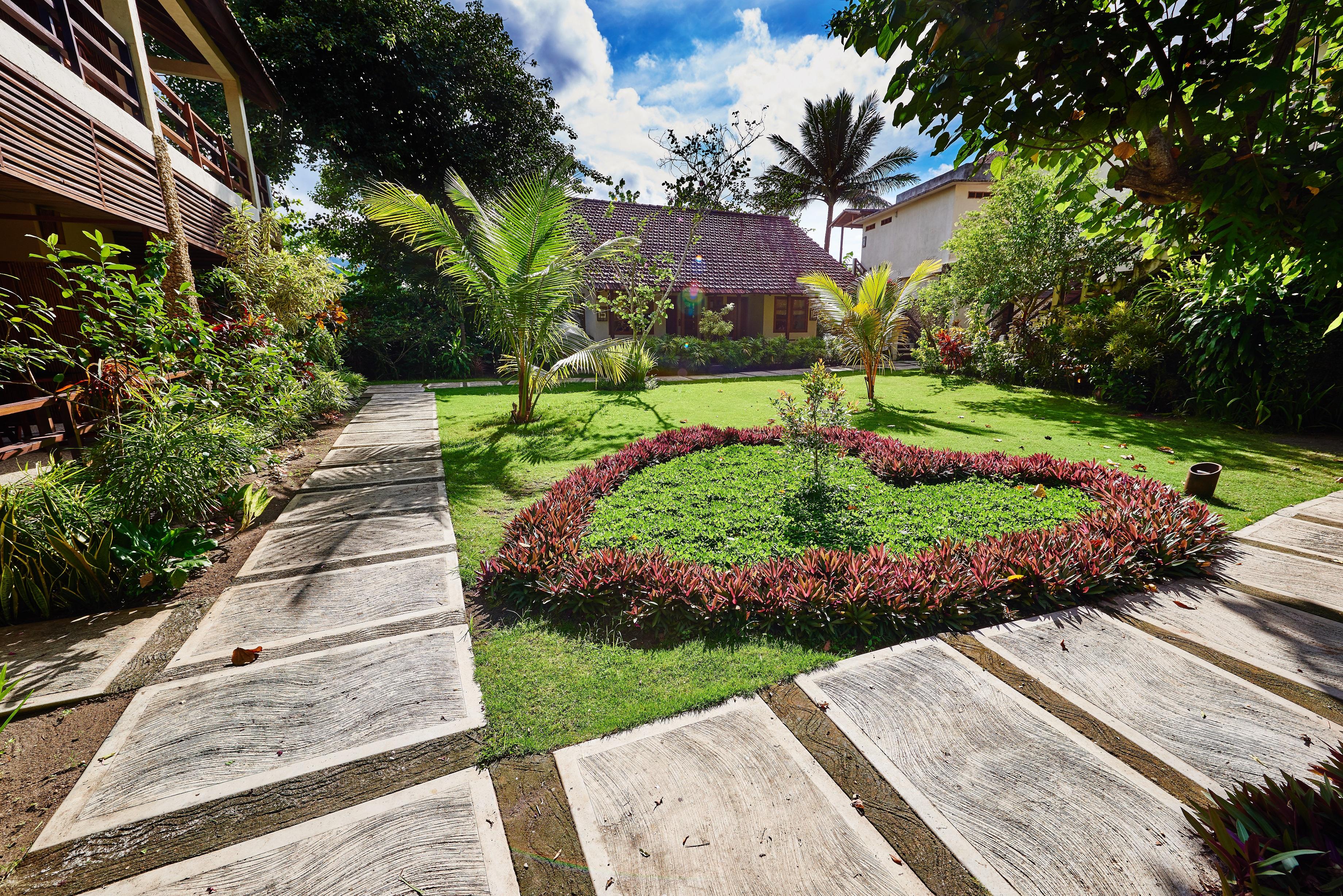 Cocotinos Manado Hotel Exterior photo
