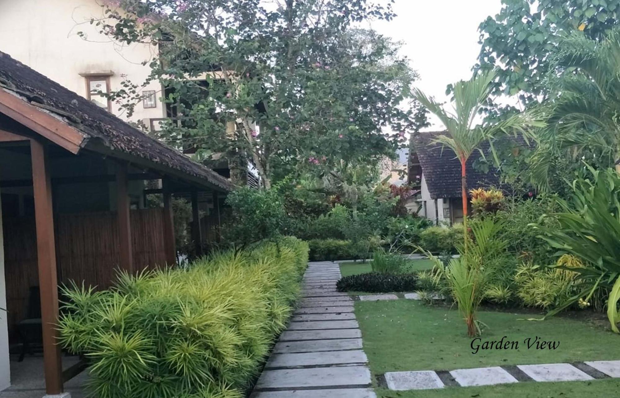 Cocotinos Manado Hotel Exterior photo